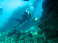 Aspects of the Grotte Juliette dive, where the swell have broken the reef - 31/10/07