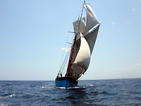 meeting a schooner on a dive trip - 01/11/06