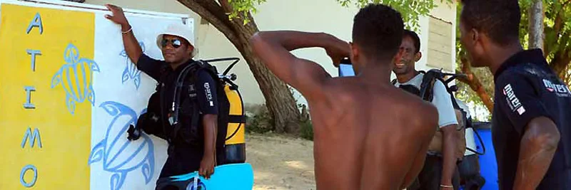 The WWF students and the Atimoo Diving flag