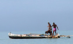 pêcheurs vezo dans le lagon